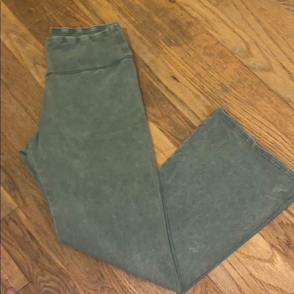 Aerie Acid wash flare capris